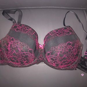 Lined Full Coverage Black Lace Bra w/Hot Pink